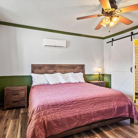 Sagebrush Inn ทูมสโตน ห้อง รูปภาพ A bedroom at the hotel