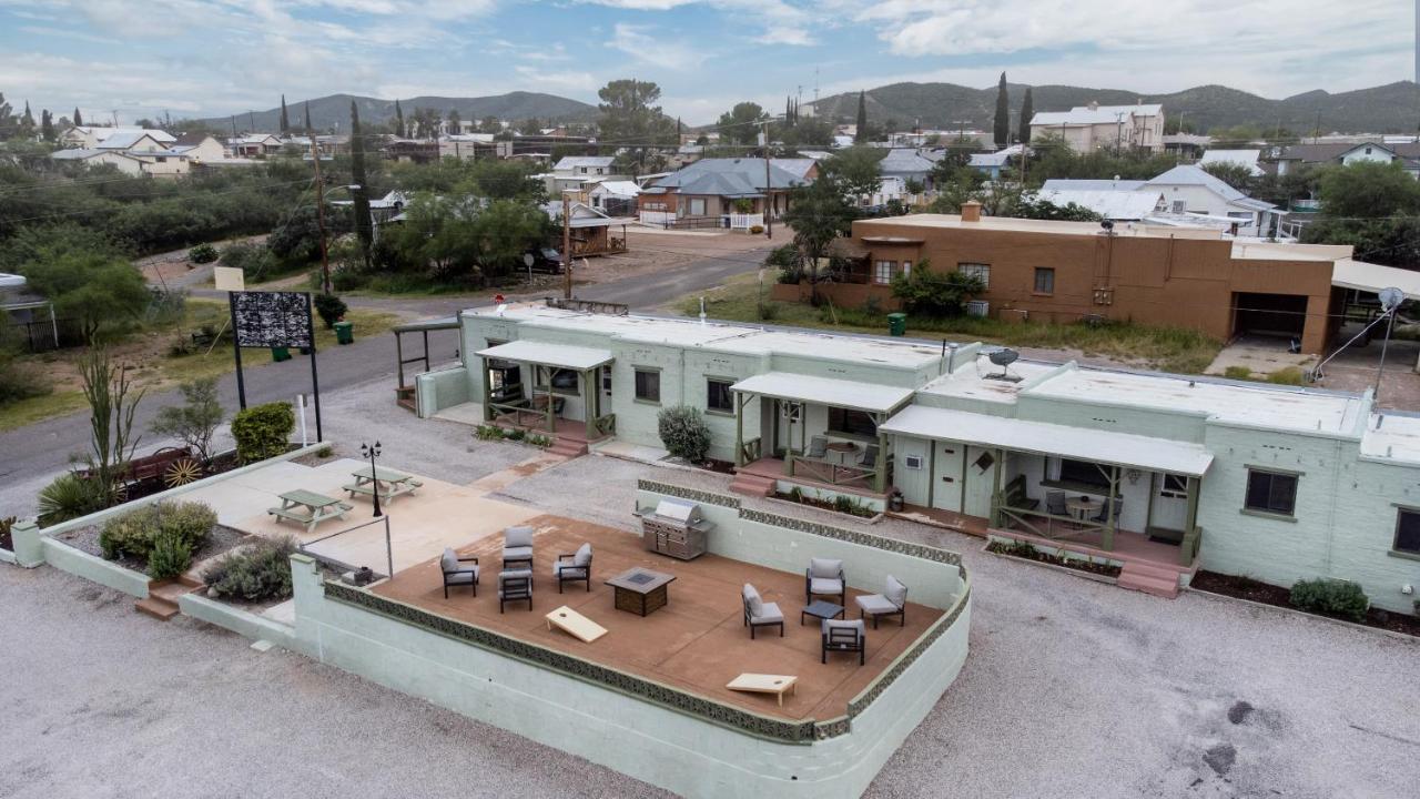 Sagebrush Inn ทูมสโตน ภายนอก รูปภาพ Aerial view of the motel
