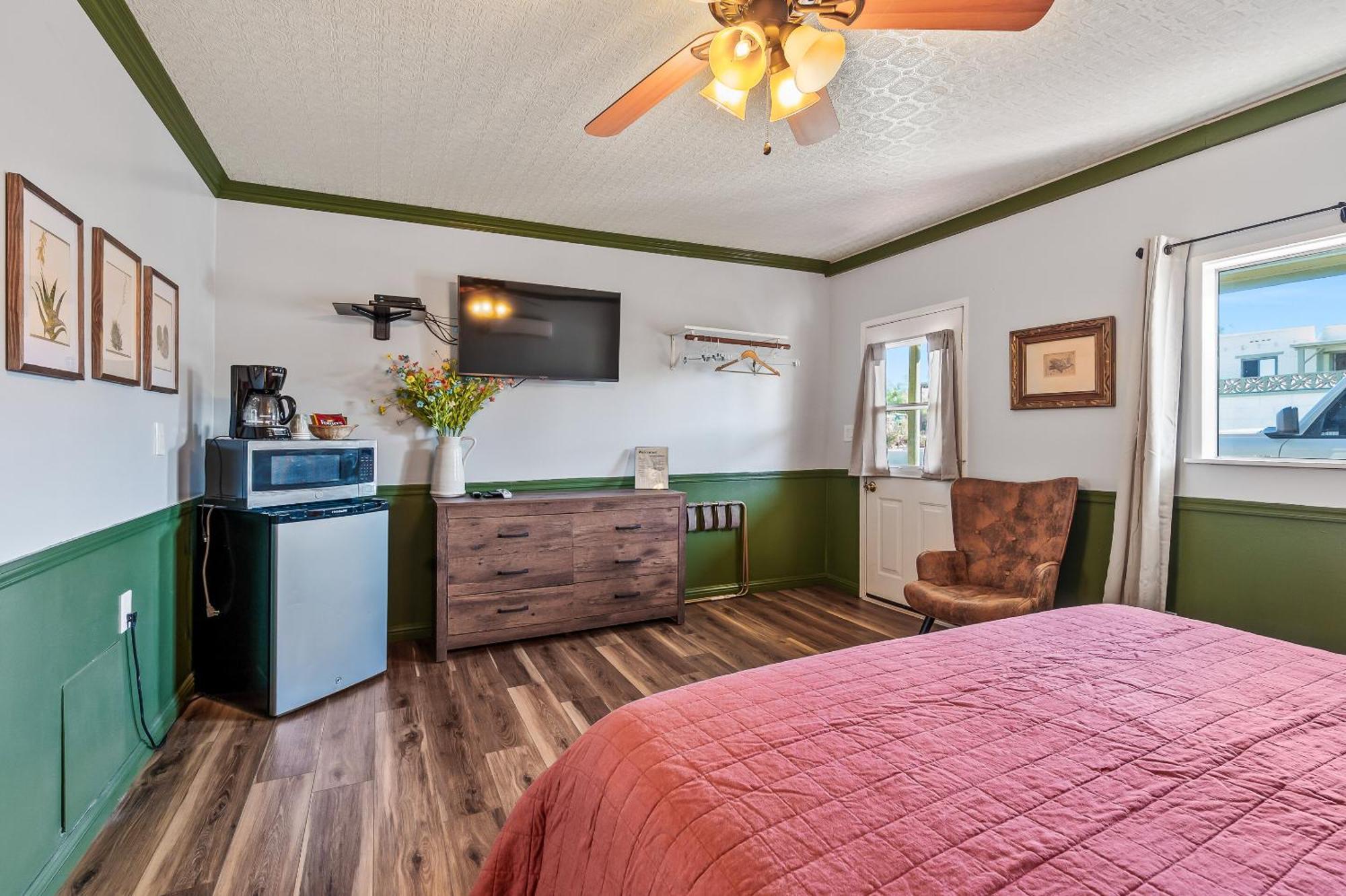 Sagebrush Inn ทูมสโตน ห้อง รูปภาพ A room at the Inn at the Opera House