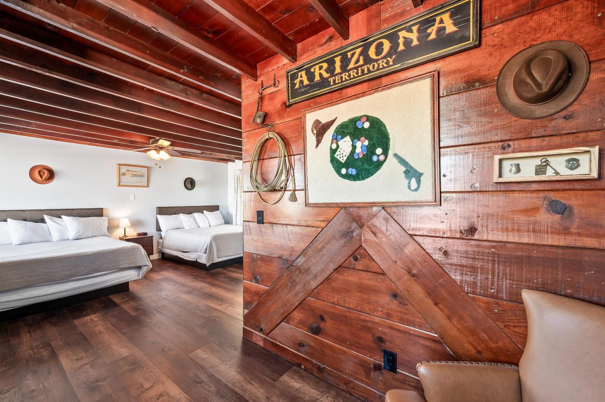 Sagebrush Inn ทูมสโตน ห้อง รูปภาพ A guest room at the hotel