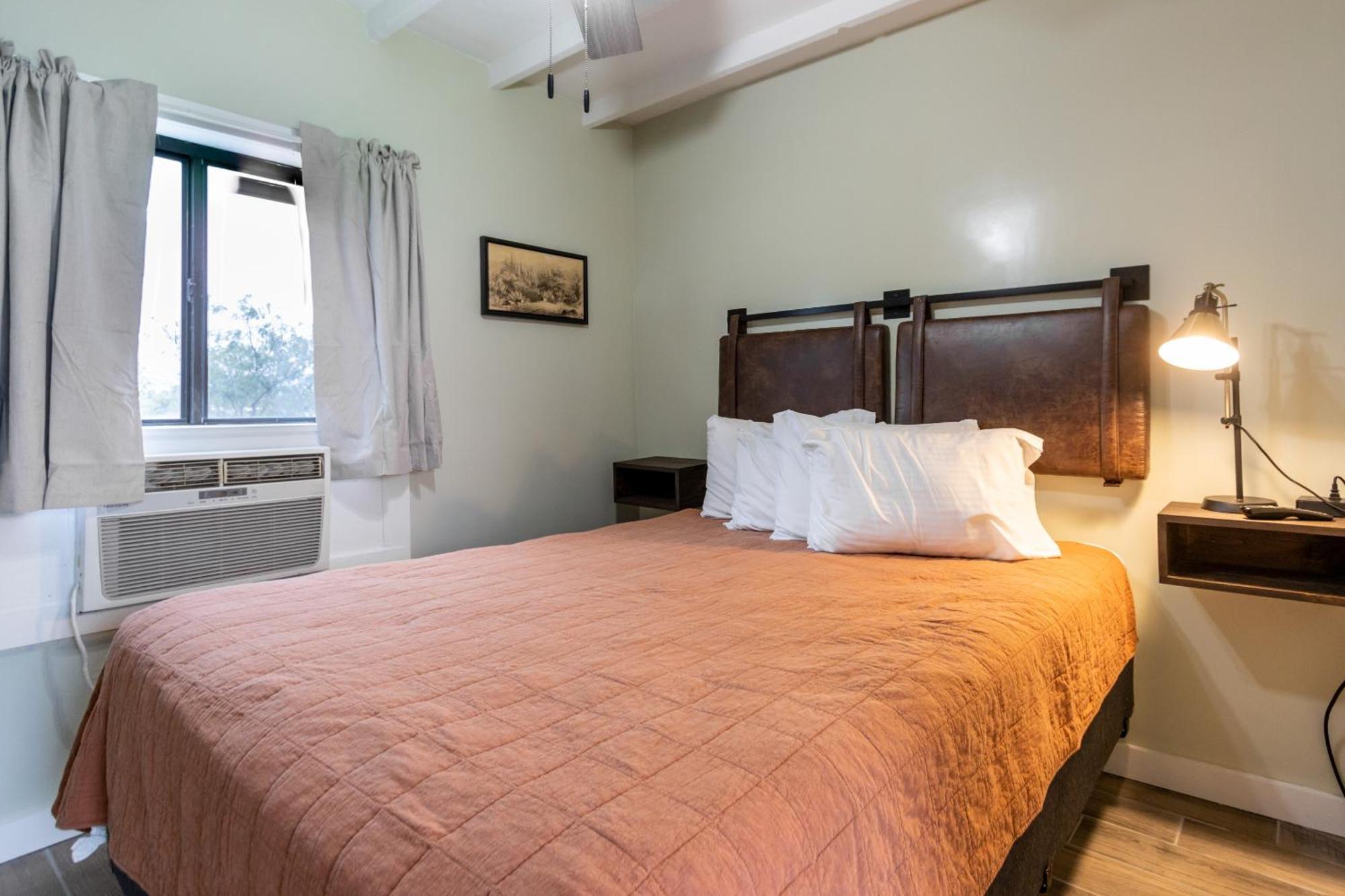 Sagebrush Inn ทูมสโตน ห้อง รูปภาพ A room at the hotel
