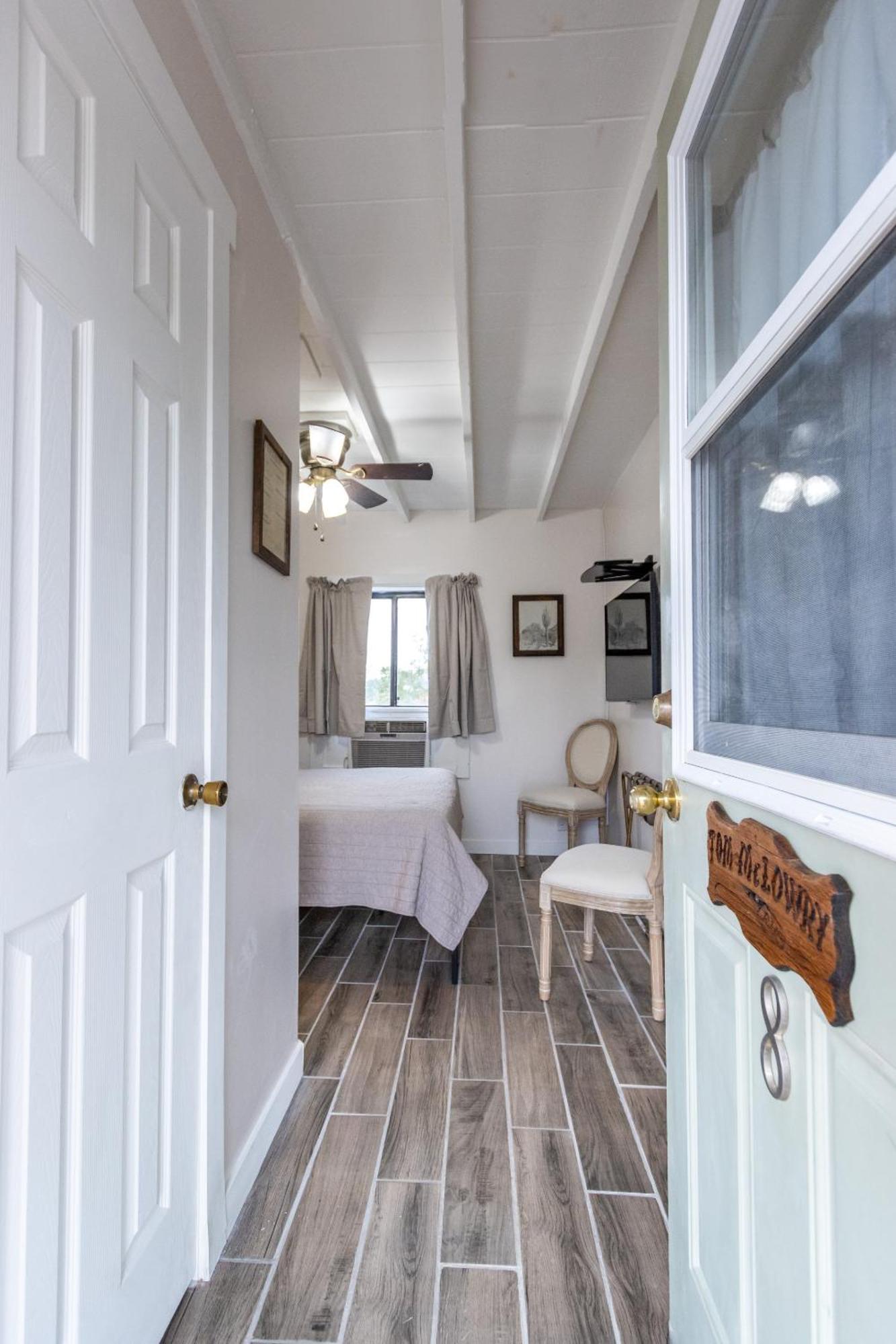 Sagebrush Inn ทูมสโตน ห้อง รูปภาพ A guest room at the Inn at the Opera