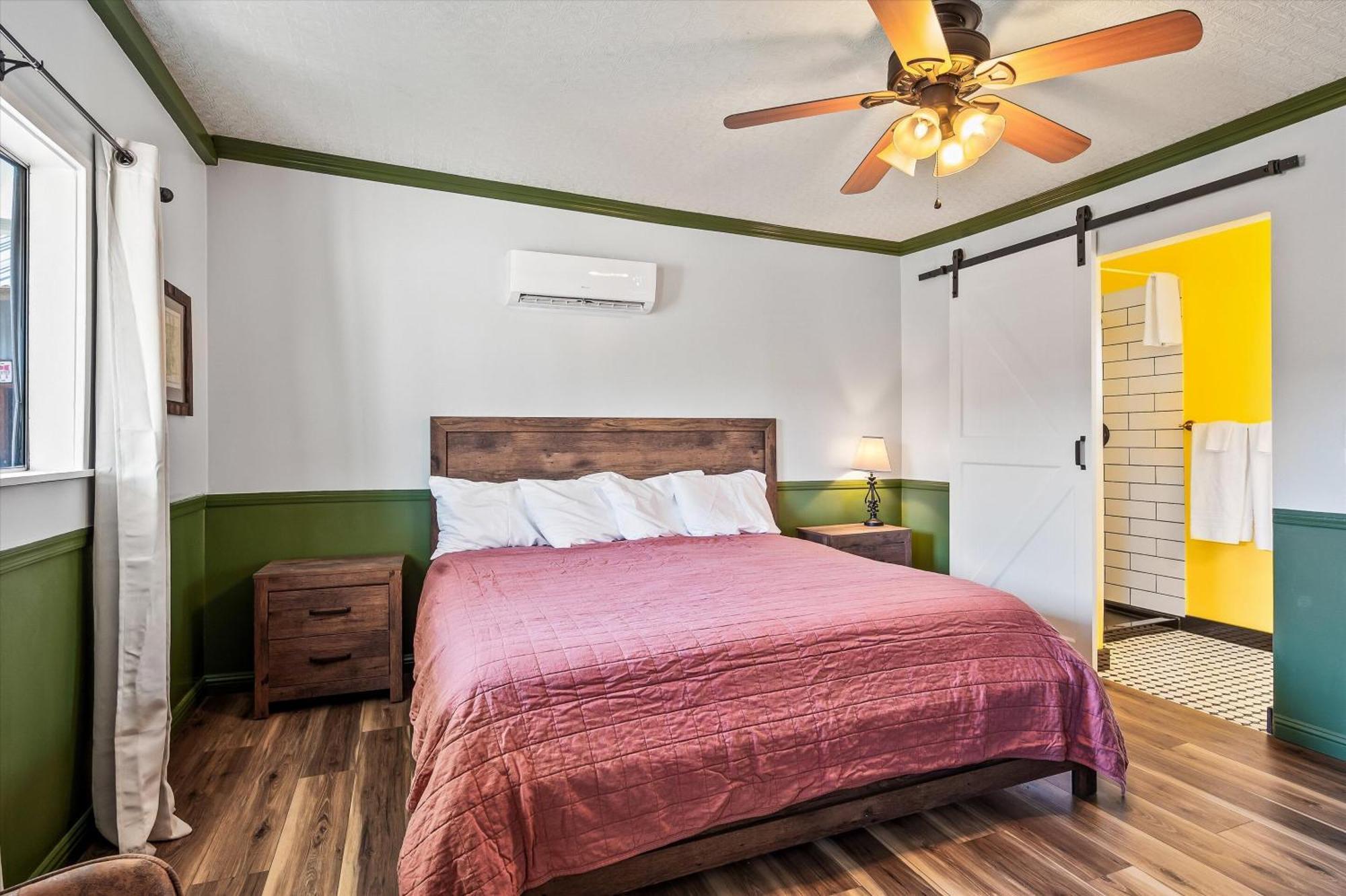 Sagebrush Inn ทูมสโตน ห้อง รูปภาพ A bedroom at the hotel